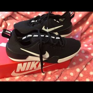 Women Nike Ashin Modern